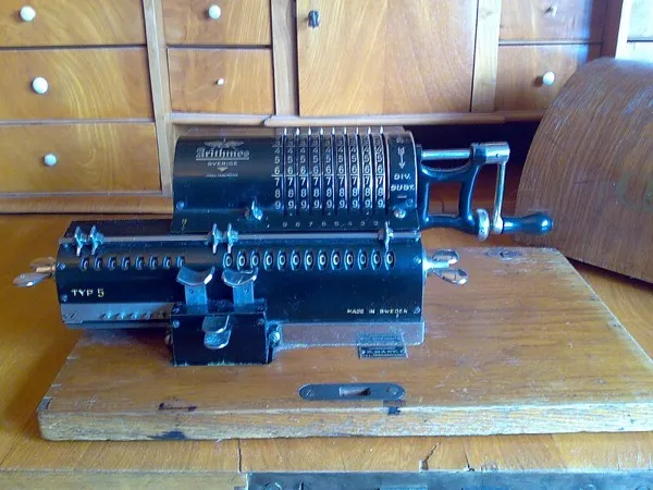 Original-Odhner-Arithmos-Typ-5 calculator, circa 1912-1928. Source: Wikipedia